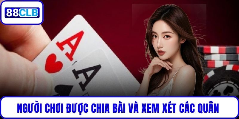 Người chơi được chia bài và xem xét các quân đặc biệt